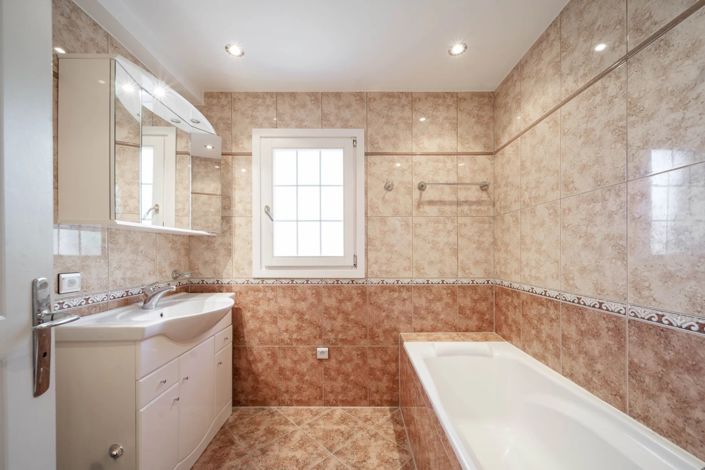 Image No.17-4 Bed House for sale