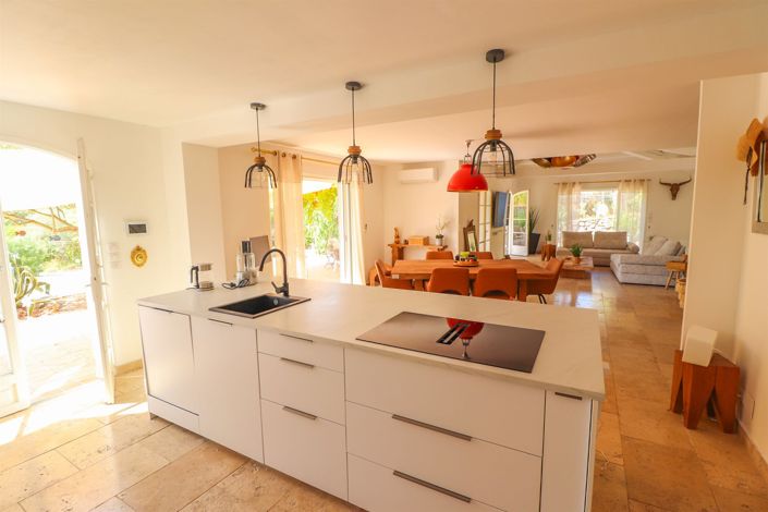 Image No.12-4 Bed House for sale