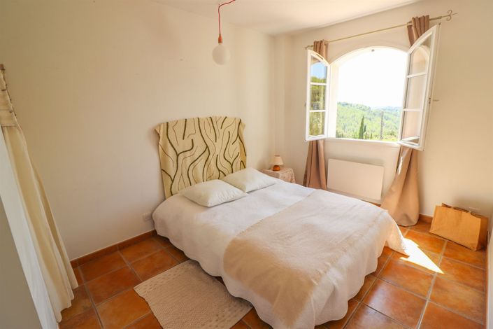 Image No.20-4 Bed House for sale
