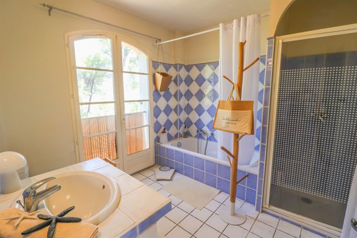 Image No.21-4 Bed House for sale