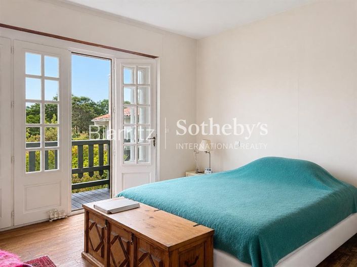 Image No.7-5 Bed House for sale