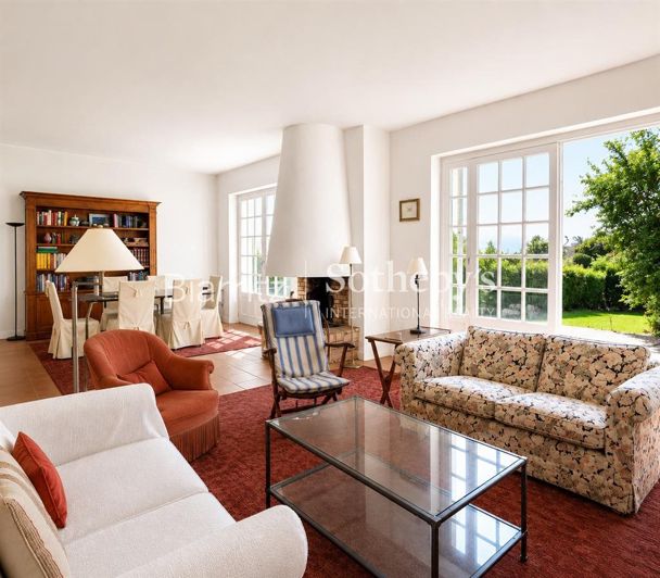Image No.8-5 Bed House for sale
