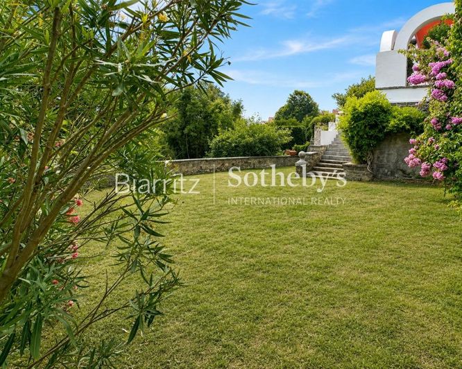 Image No.18-4 Bed Apartment for sale