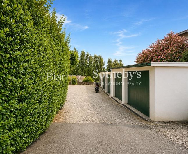 Image No.20-4 Bed Apartment for sale