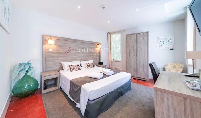 Image No.15-9 Bed Property for sale