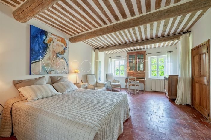 Image No.24-7 Bed House for sale