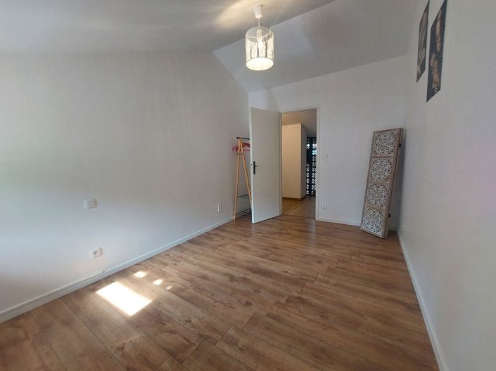 Image No.17-4 Bed House for sale