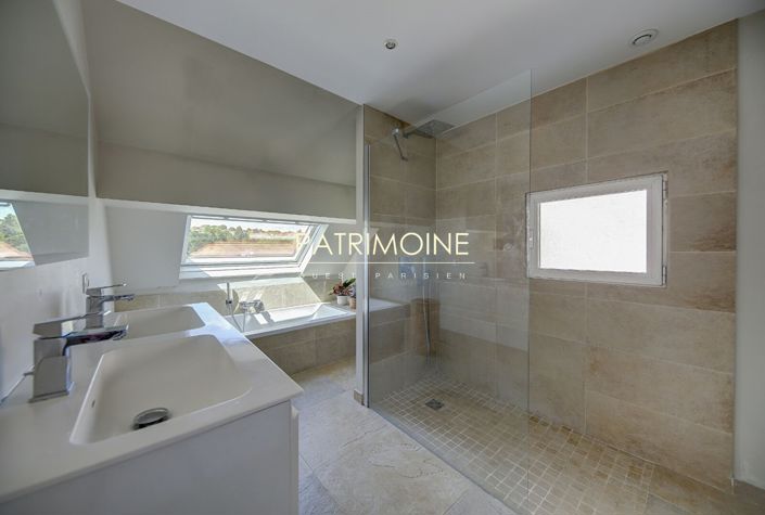 Image No.17-4 Bed House for sale