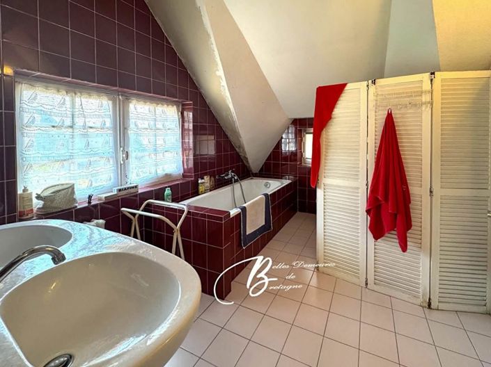 Image No.18-7 Bed House for sale