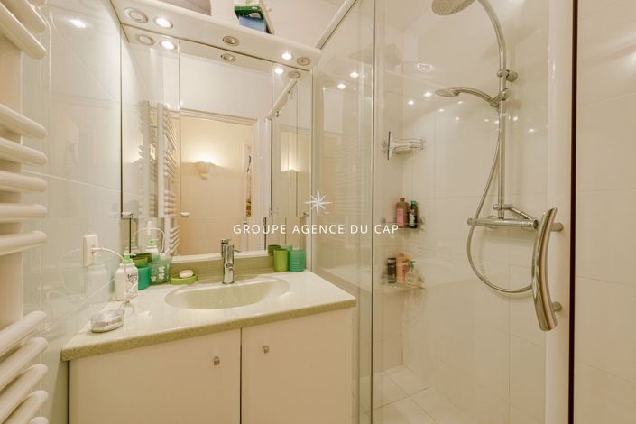 Image No.10-3 Bed House for sale