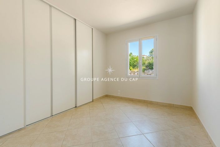 Image No.11-3 Bed House for sale