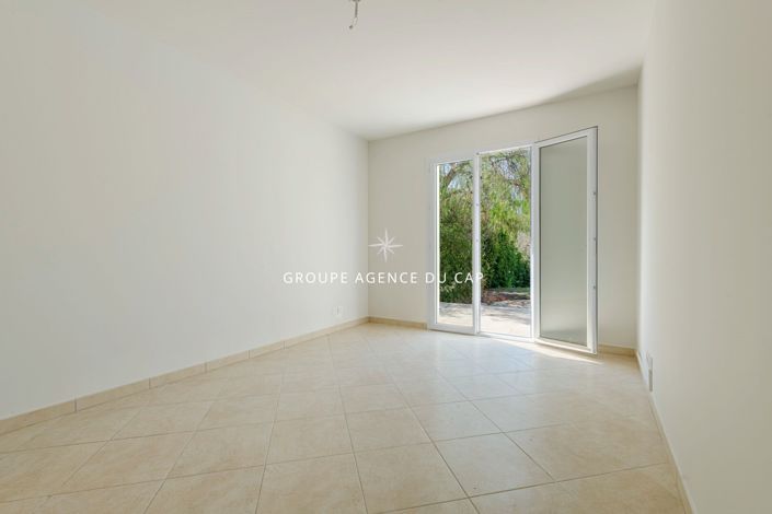 Image No.16-3 Bed House for sale