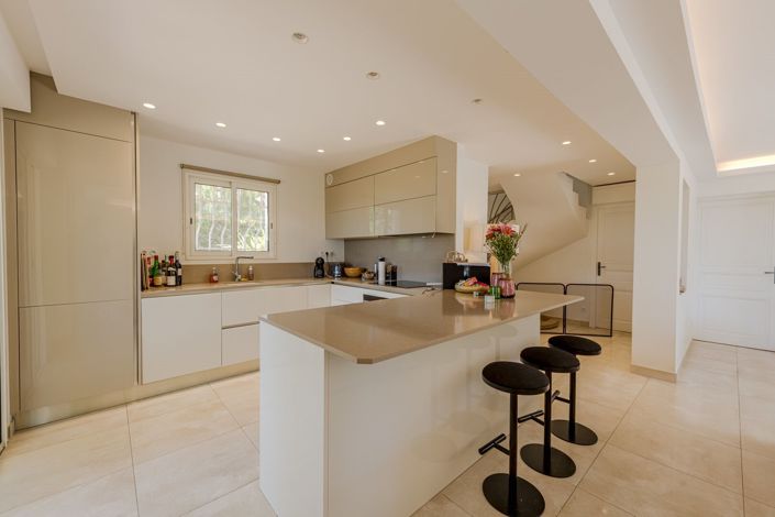Image No.4-4 Bed House for sale