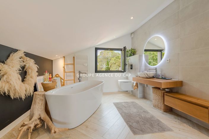 Image No.11-6 Bed House for sale