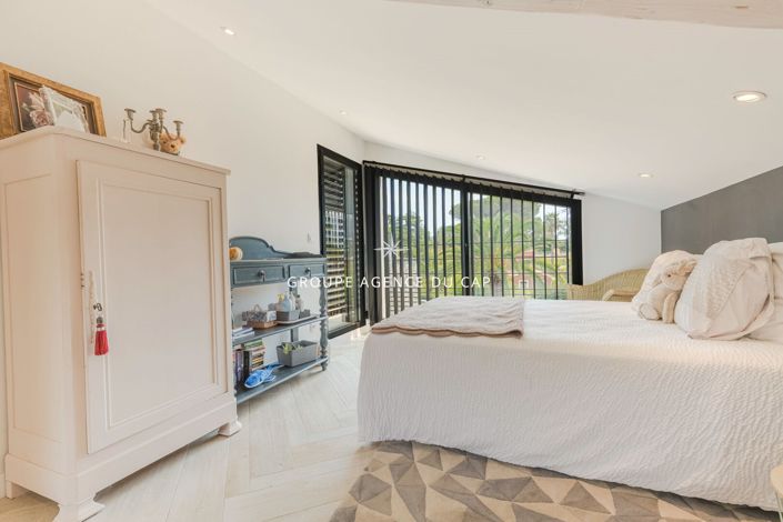 Image No.12-6 Bed House for sale
