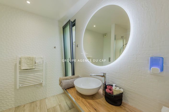 Image No.14-6 Bed House for sale
