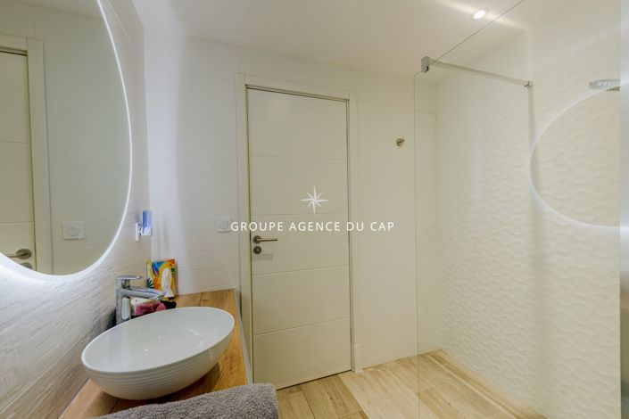 Image No.16-6 Bed House for sale