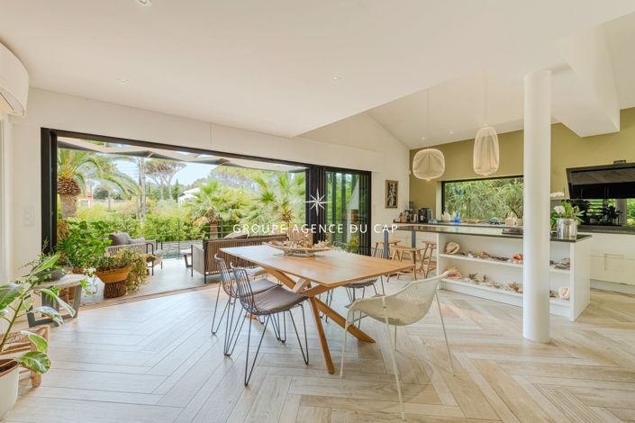 Image No.4-6 Bed House for sale
