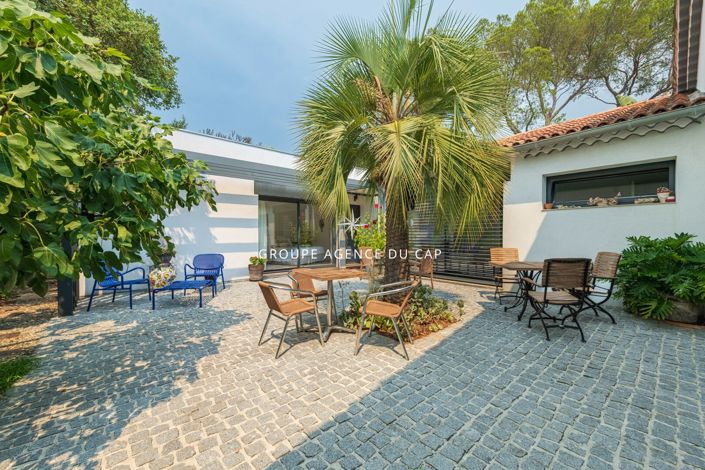 Image No.9-6 Bed House for sale