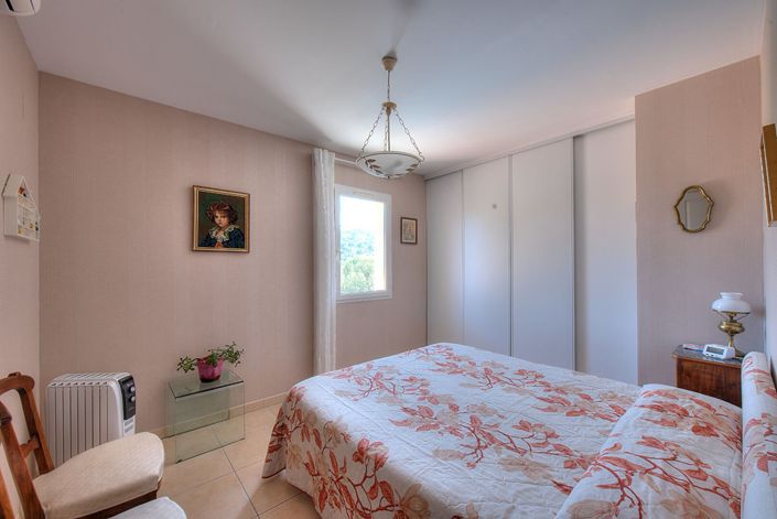 Image No.11-4 Bed House for sale