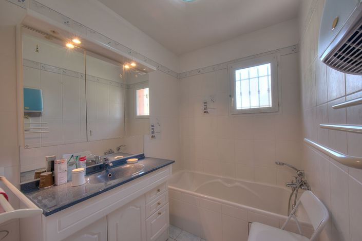 Image No.13-4 Bed House for sale