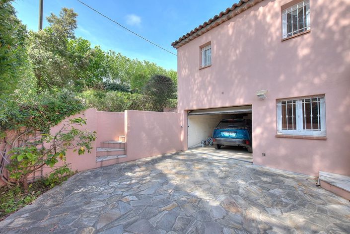 Image No.17-4 Bed House for sale
