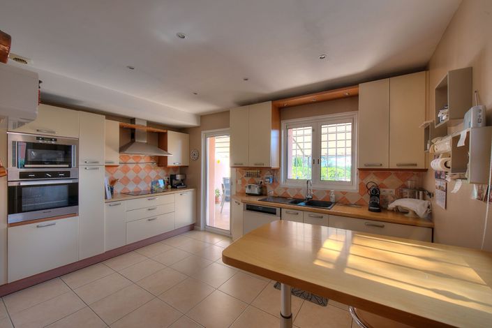 Image No.6-4 Bed House for sale