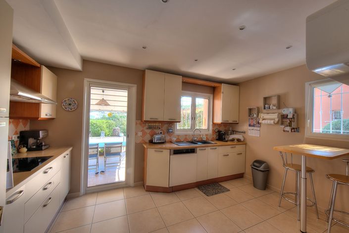 Image No.7-4 Bed House for sale
