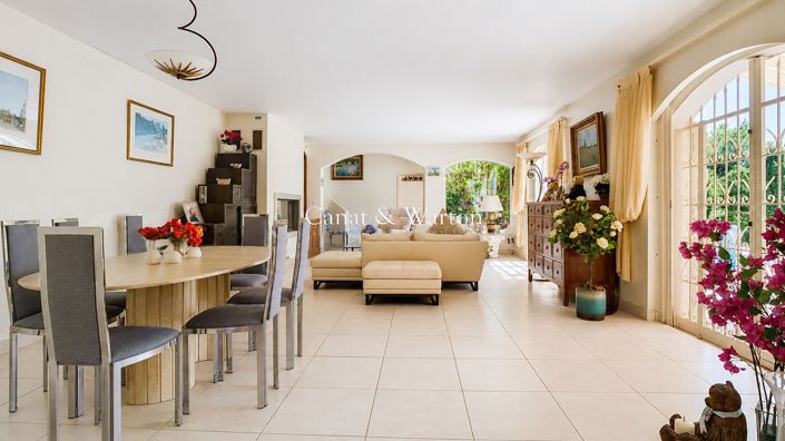 Image No.8-4 Bed House for sale