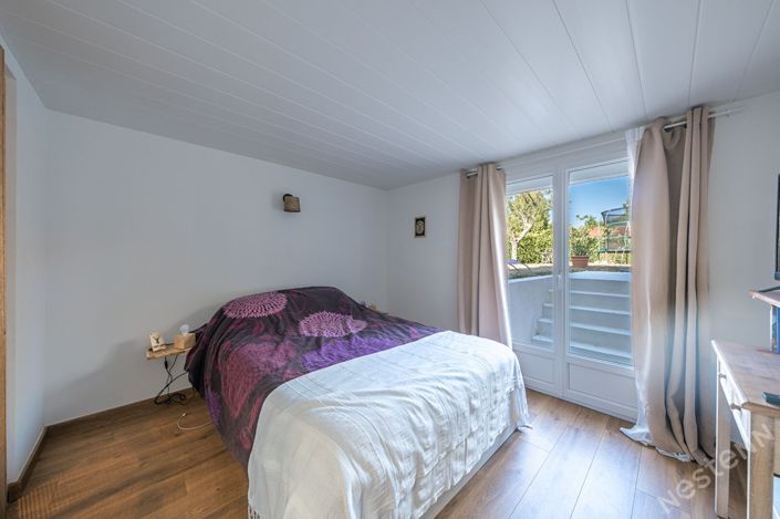 Image No.9-5 Bed House for sale
