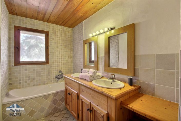 Image No.12-5 Bed House for sale