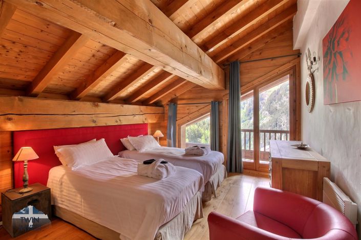 Image No.9-5 Bed House for sale