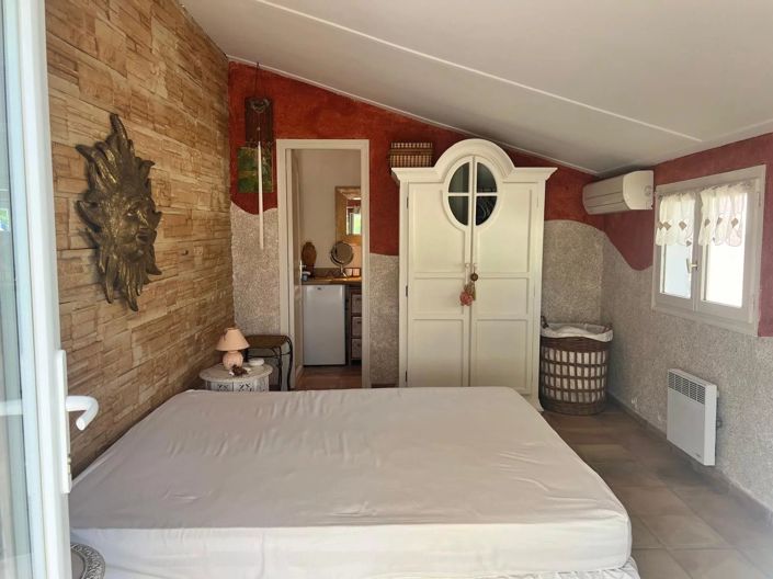 Image No.11-3 Bed House for sale