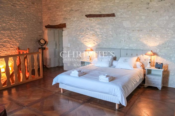 Image No.16-6 Bed Property for sale