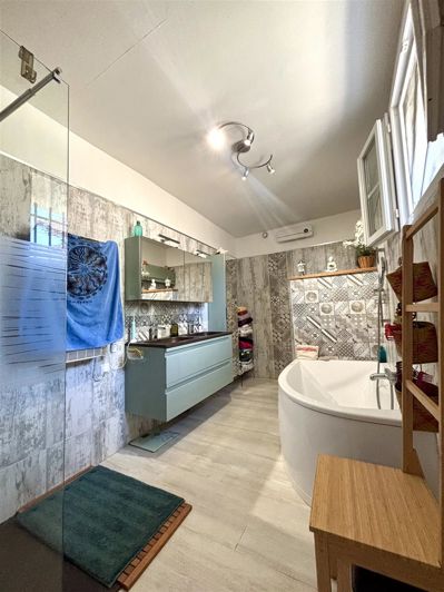 Image No.12-6 Bed House for sale