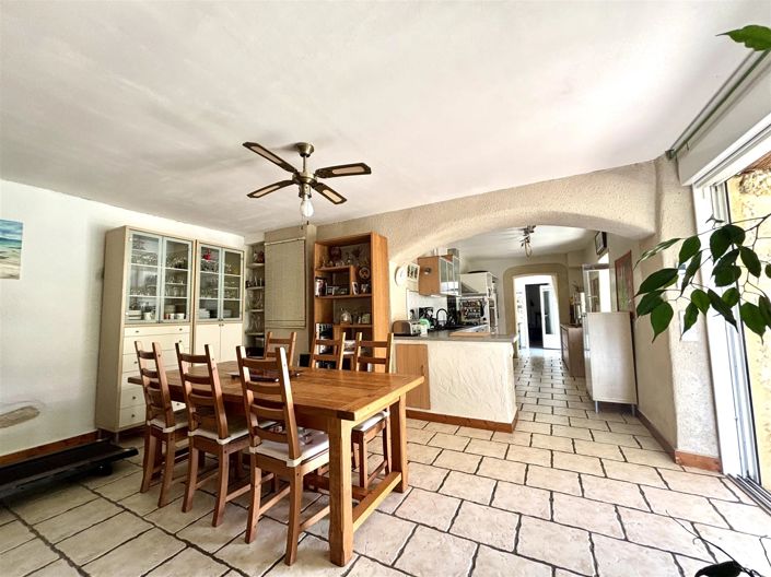 Image No.5-6 Bed House for sale