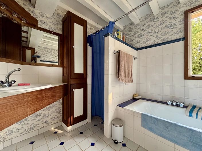 Image No.16-8 Bed House for sale