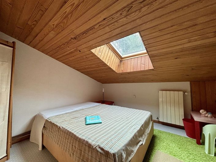 Image No.20-8 Bed House for sale