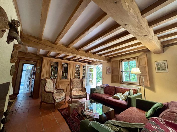 Image No.5-8 Bed House for sale