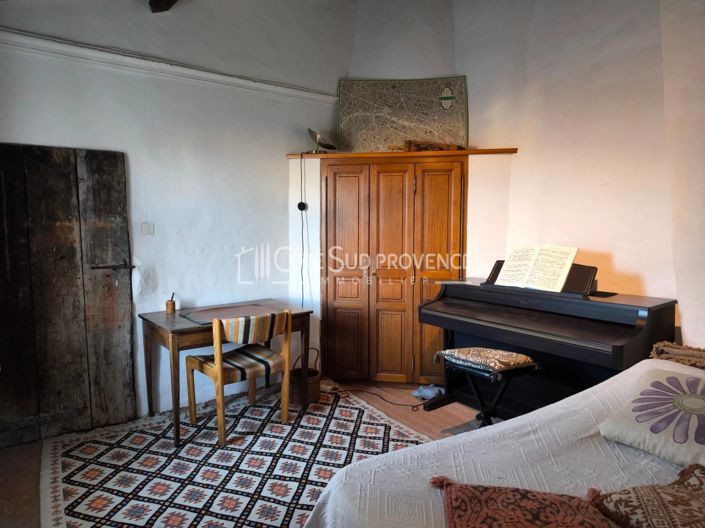 Image No.19-4 Bed Property for sale