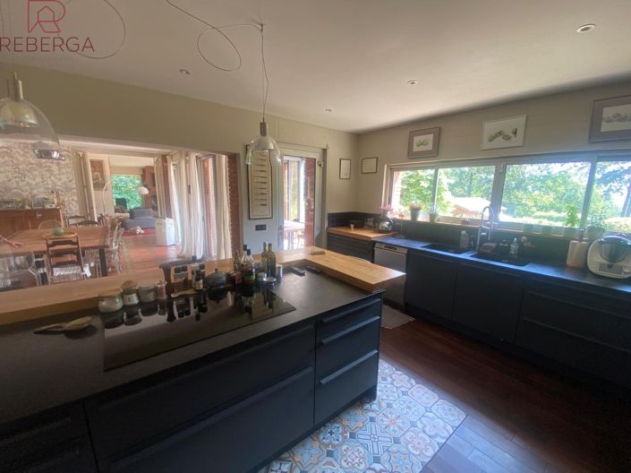 Image No.10-5 Bed House for sale