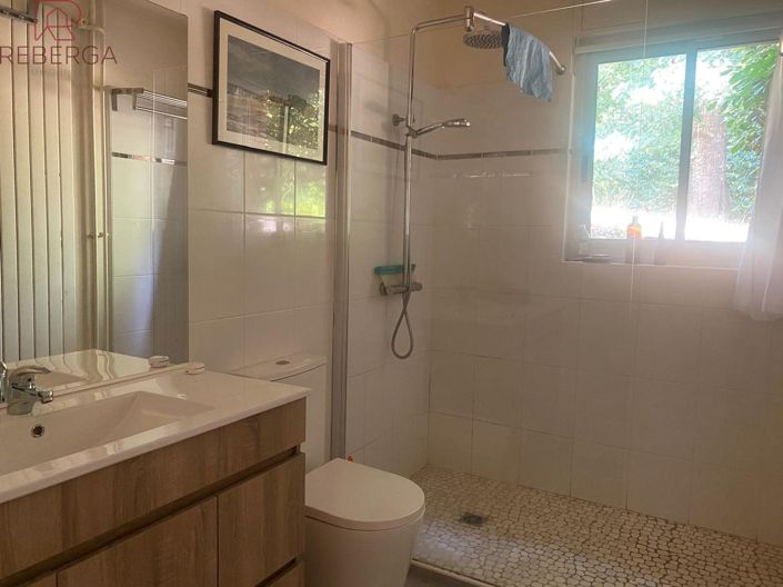 Image No.17-5 Bed House for sale