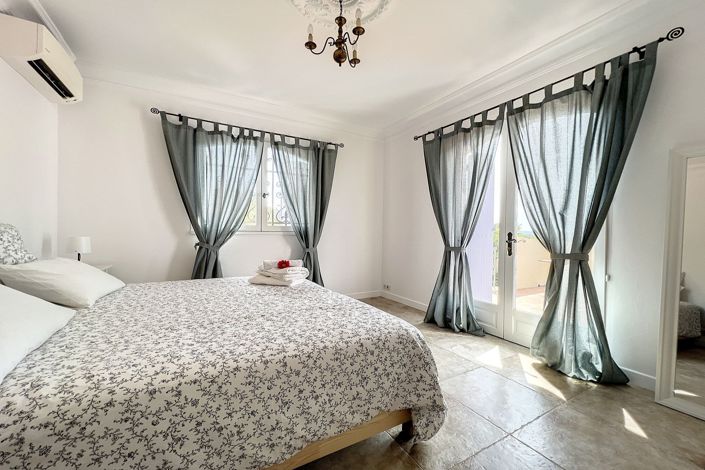 Image No.11-6 Bed House for sale