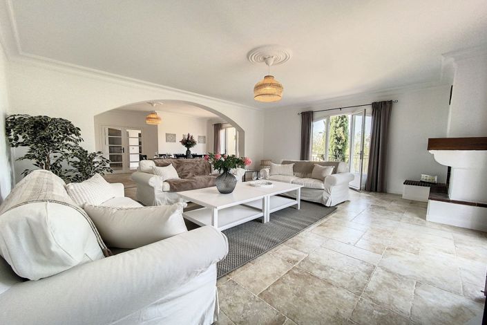 Image No.4-6 Bed House for sale