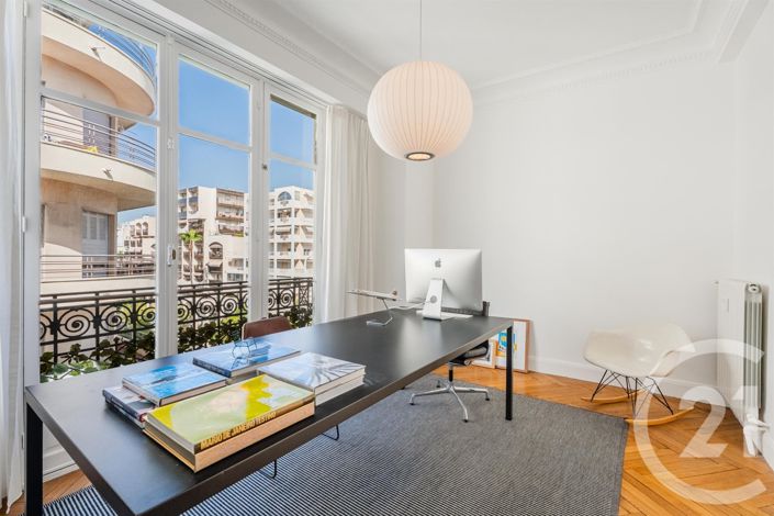 Image No.12-3 Bed Apartment for sale