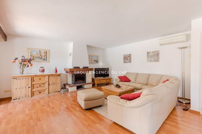 Image No.6-4 Bed House for sale