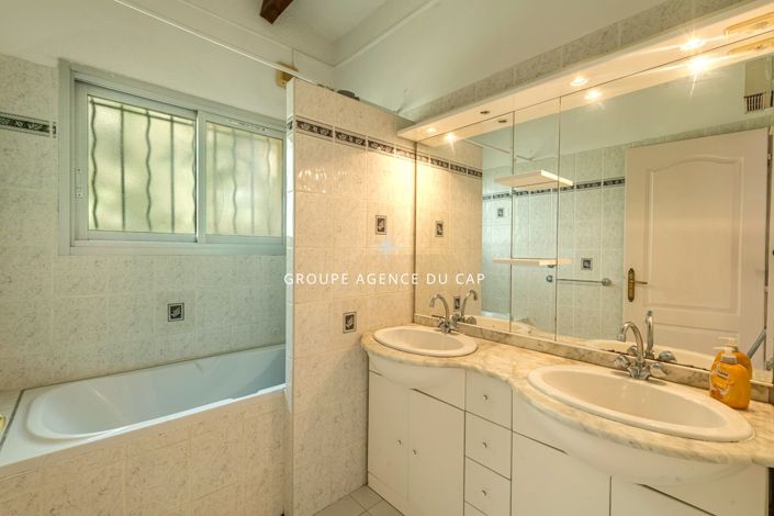 Image No.9-4 Bed House for sale