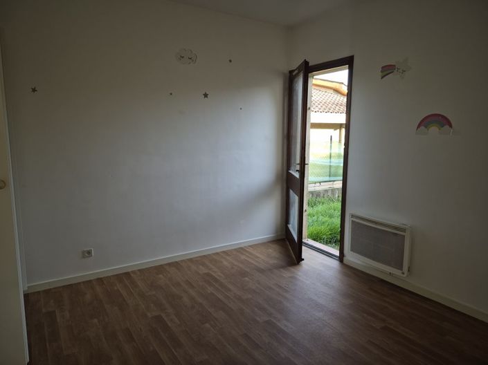 Image No.10-3 Bed House for sale