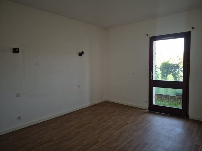 Image No.11-3 Bed House for sale