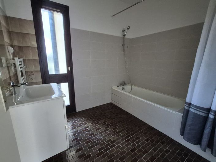 Image No.13-3 Bed House for sale